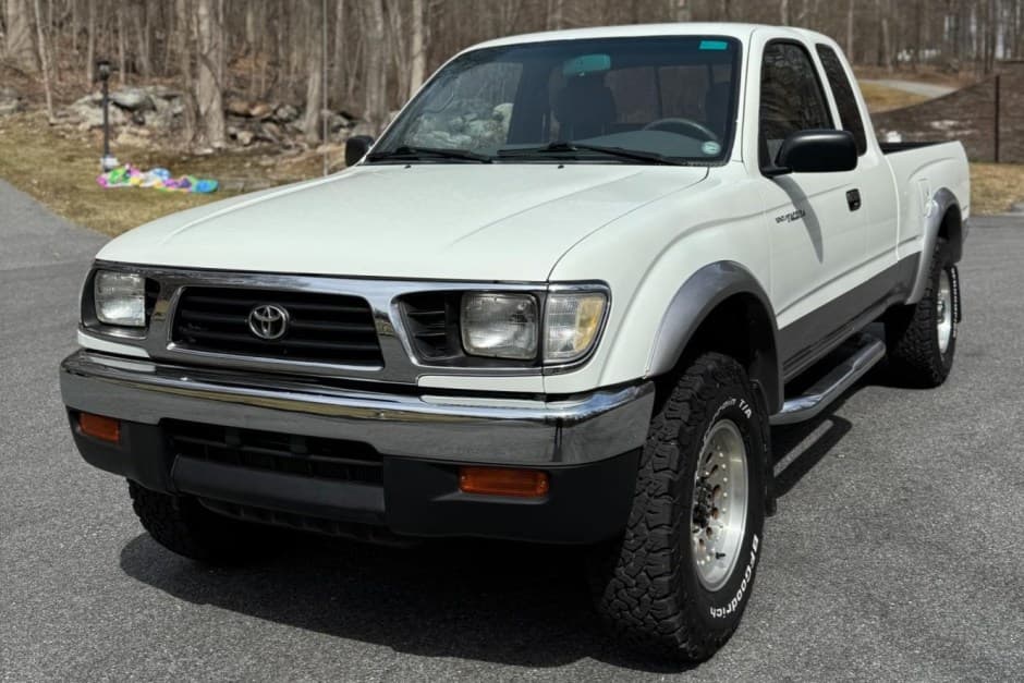 1996 Toyota Tacoma (N1X0 1995-2005) sold for $14,000