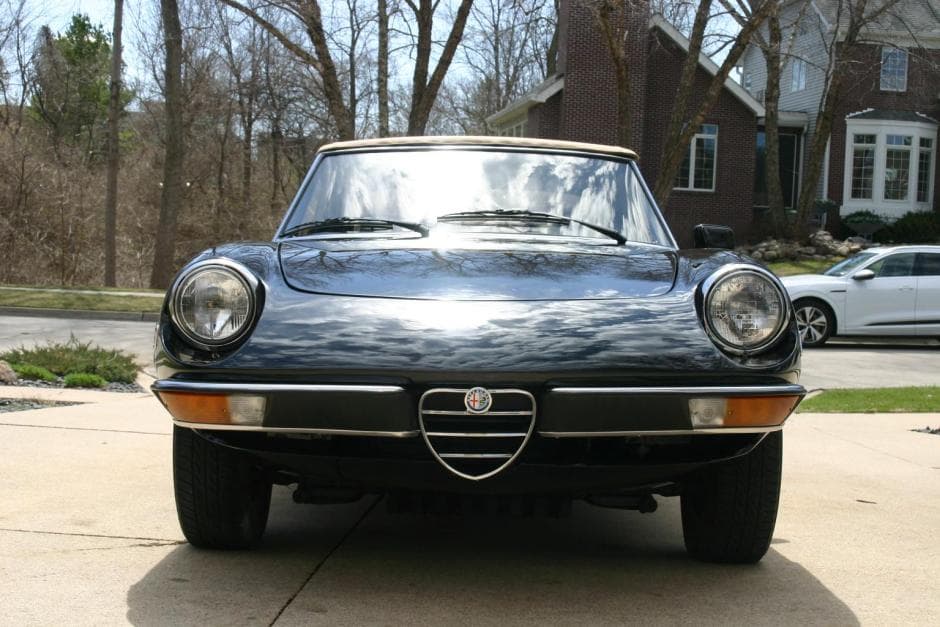 1979 Alfa Romeo 105/115 Spider Series 2 sold for $8,000