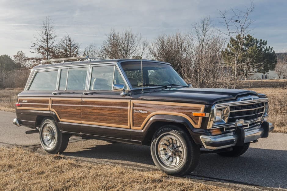 1987 Jeep SJ Grand Wagoneer sold for $26,300