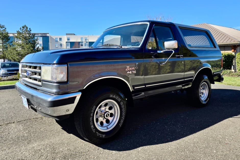 1988 Ford Bronco 4th-5th Generations 1987-1996 sold for $13,750