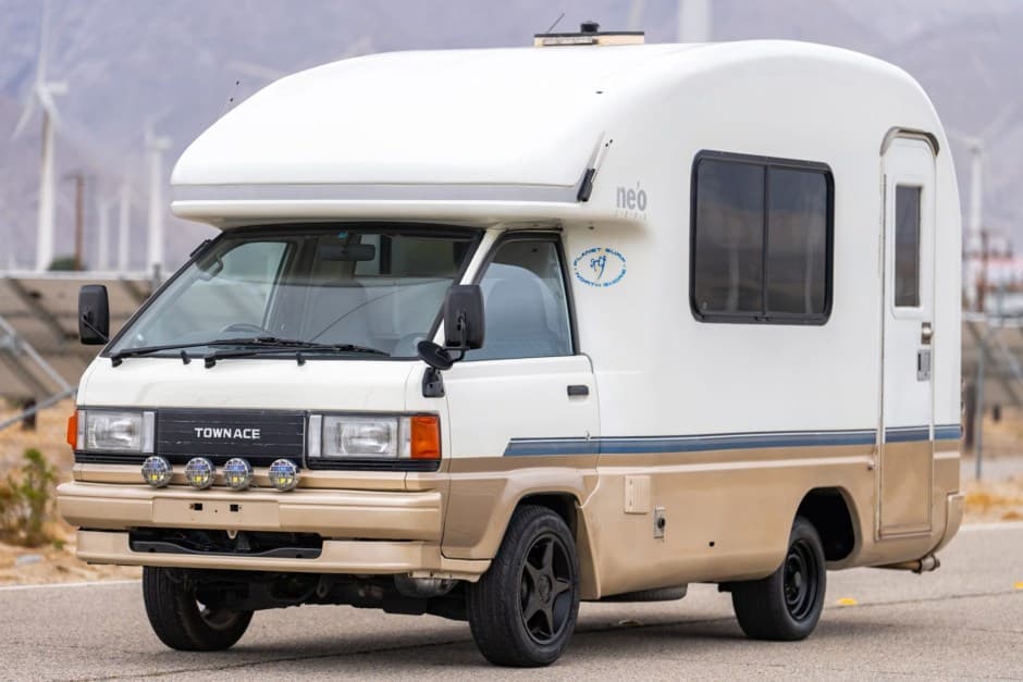 1994 Toyota LiteAce & TownAce sold for $9,800