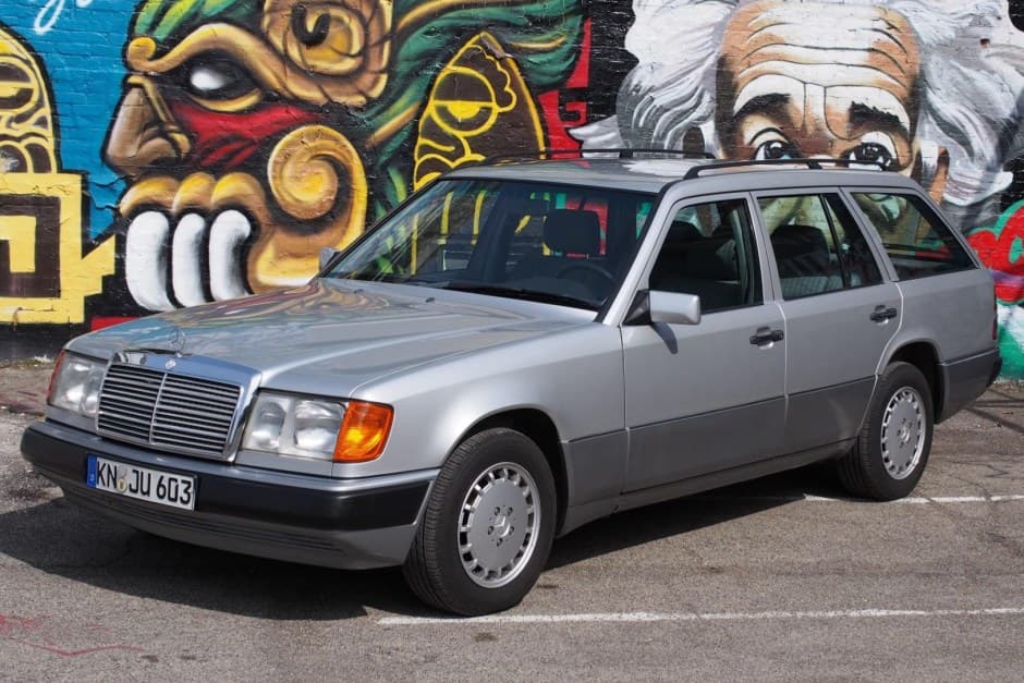 1992 Mercedes-Benz W124 E-Class sold for $8,000