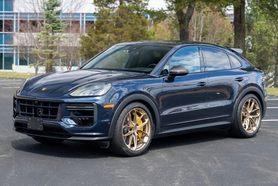 2024 Porsche 9Y0/9Y3 Cayenne (2019-) sold for $180,000