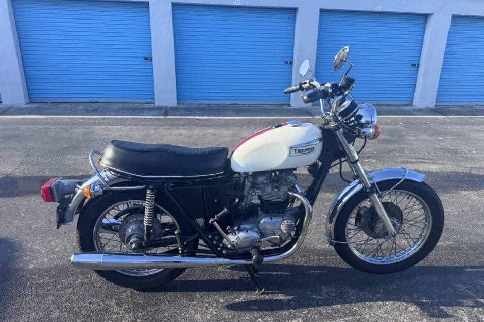 1974 Triumph Bonneville T140 sold for $3,100