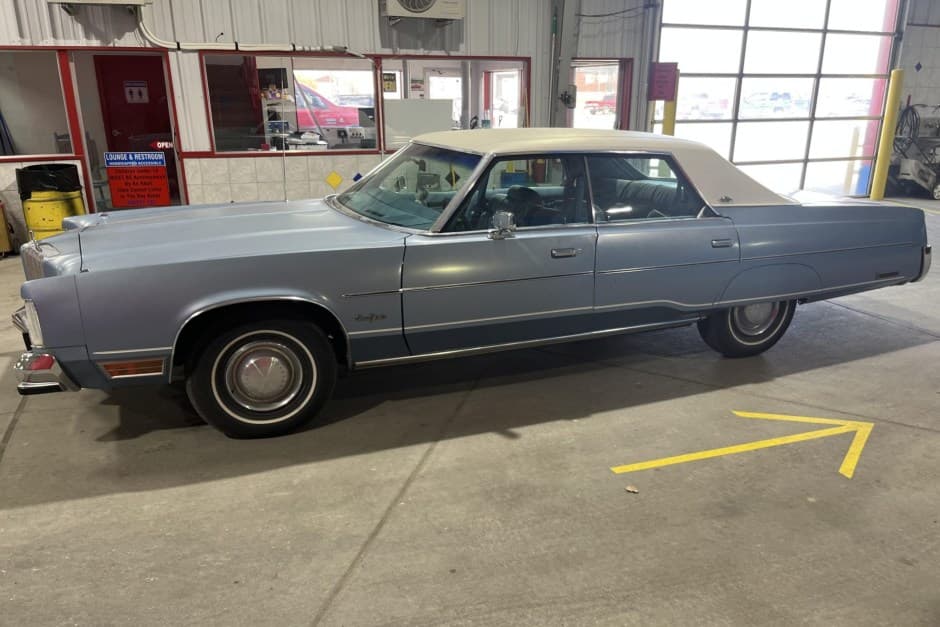 1978 Chrysler New Yorker sold for $3,200