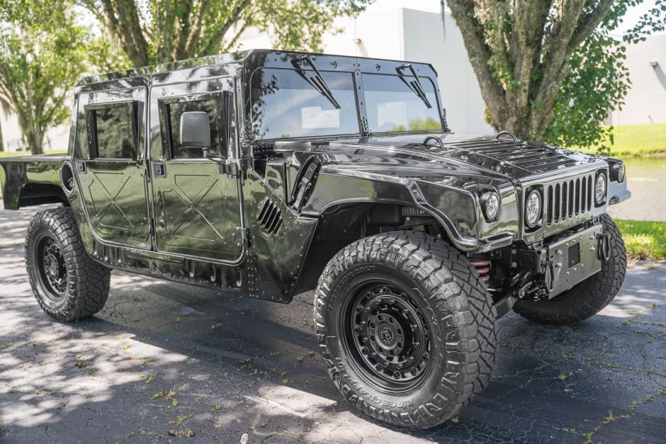 2005 Hummer HMMWV/Humvee sold for $125,000