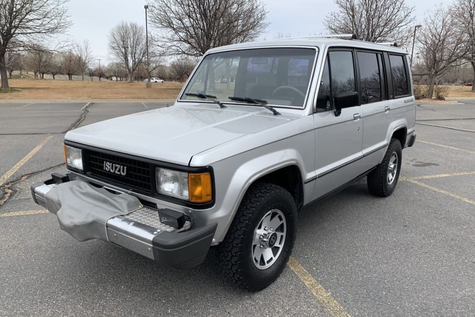 1988 Isuzu Trooper sold for $9,300