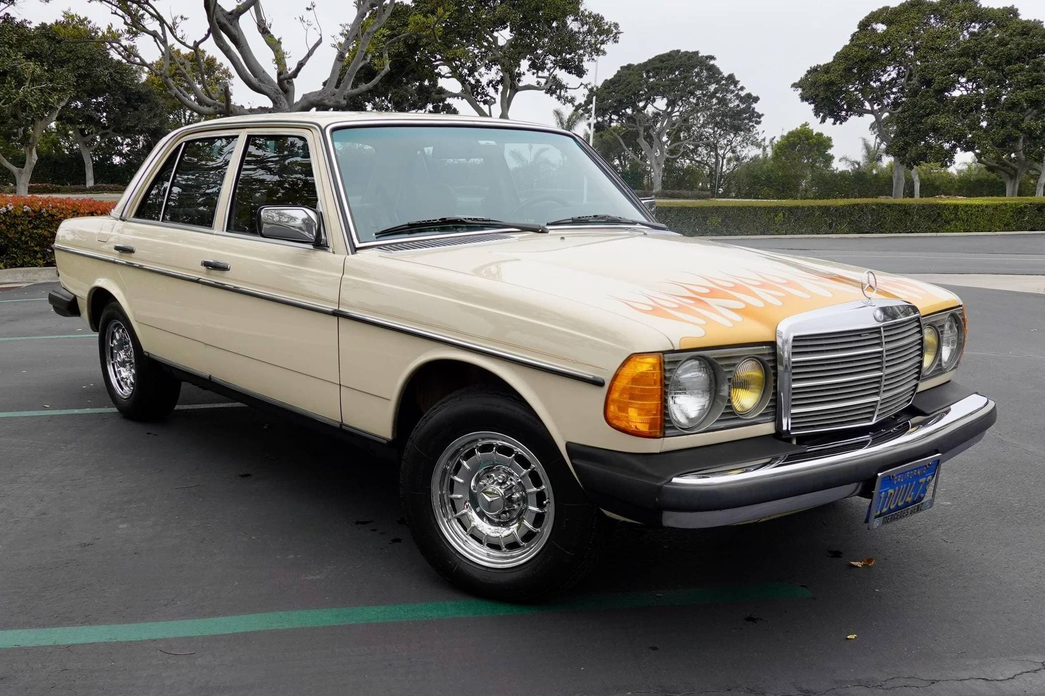 1982 Mercedes-Benz E-Class sold for $8,200