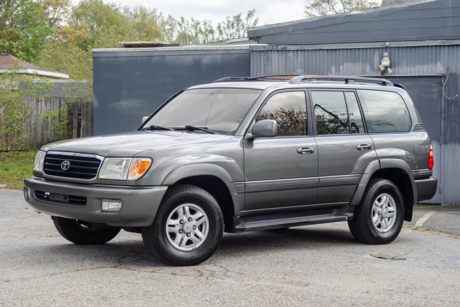 1999 Toyota Land Cruiser 100-Series sold for $12,750