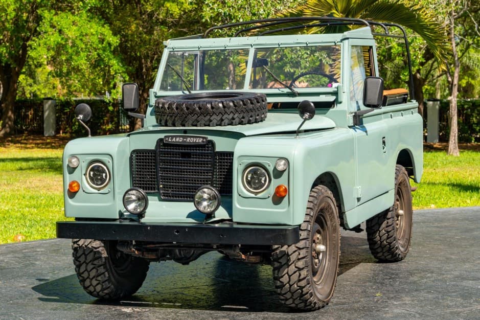 1974 Land Rover Series 88 sold for $26,500