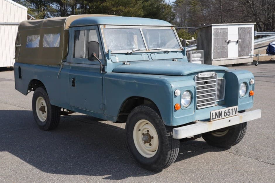 1980 Land Rover Series 109 sold for $8,425