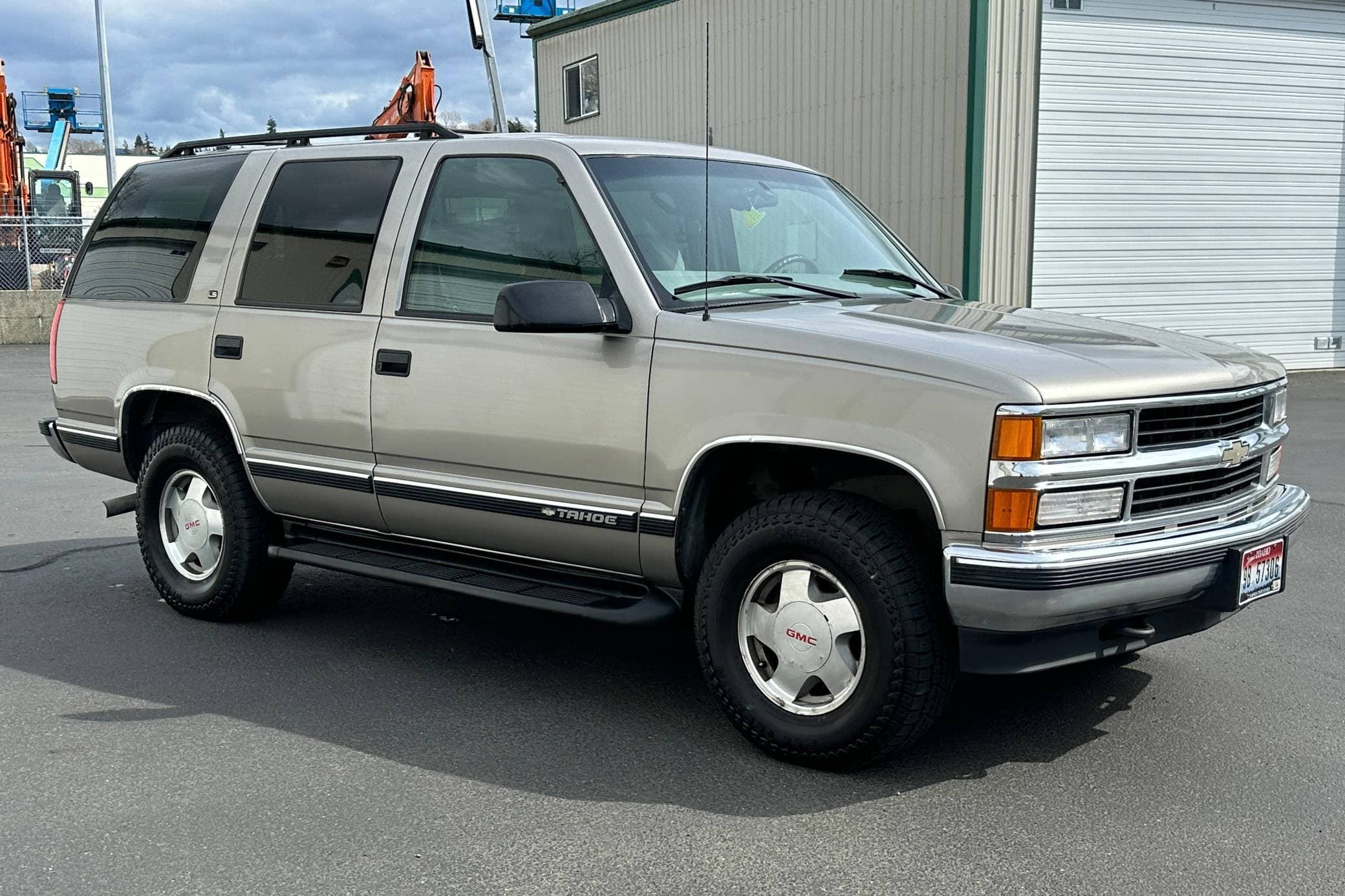 1999 Chevrolet Tahoe sold for $8,500