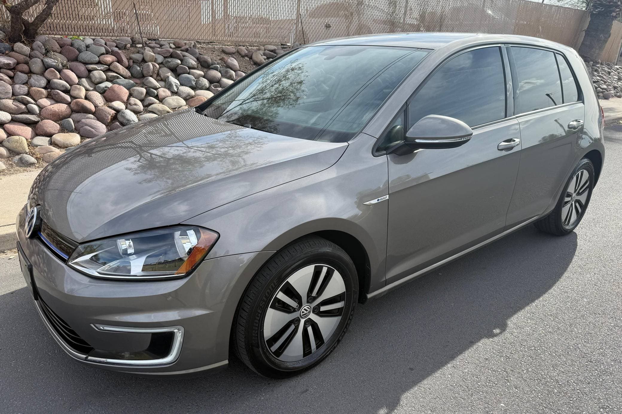 2016 Volkswagen Golf sold for $7,400