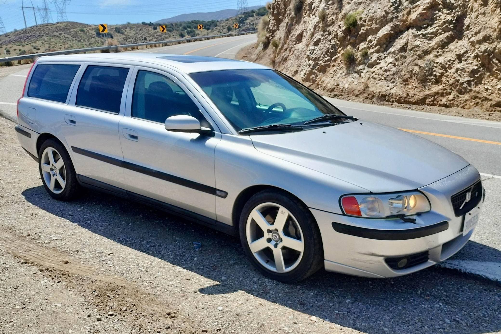 2004 Volvo V70 sold for $8,100