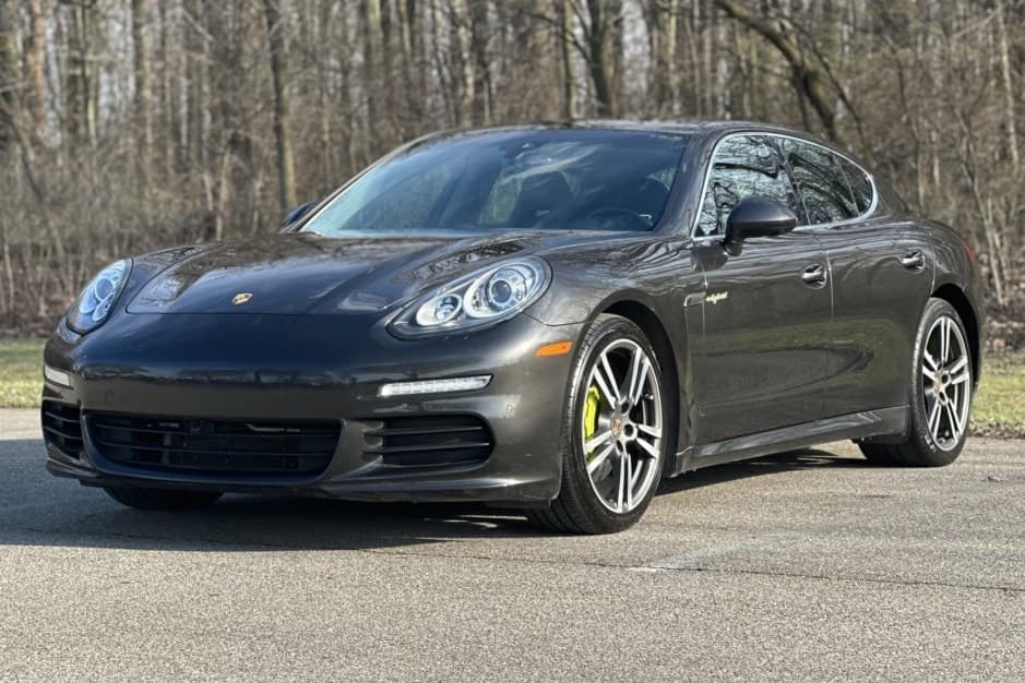 2014 Porsche Panamera sold for $19,255