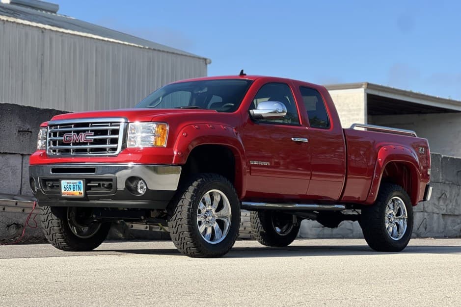 2011 GMC Sierra (GMT900 2007-2013) sold for $35,500