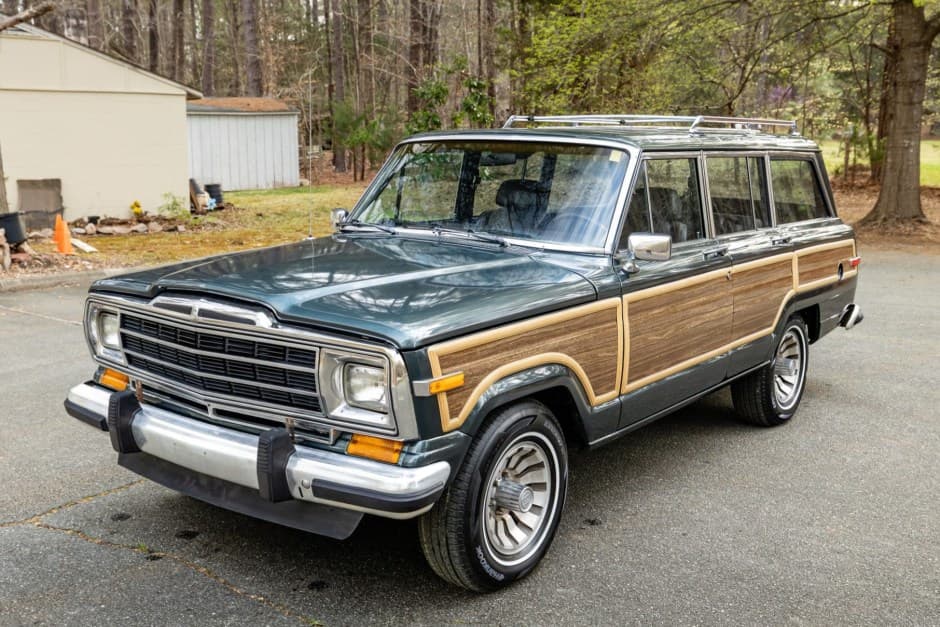 1989 Jeep SJ Grand Wagoneer sold for $23,250