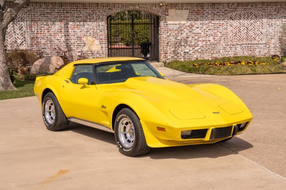 1977 Chevrolet Corvette C3 sold for $15,250