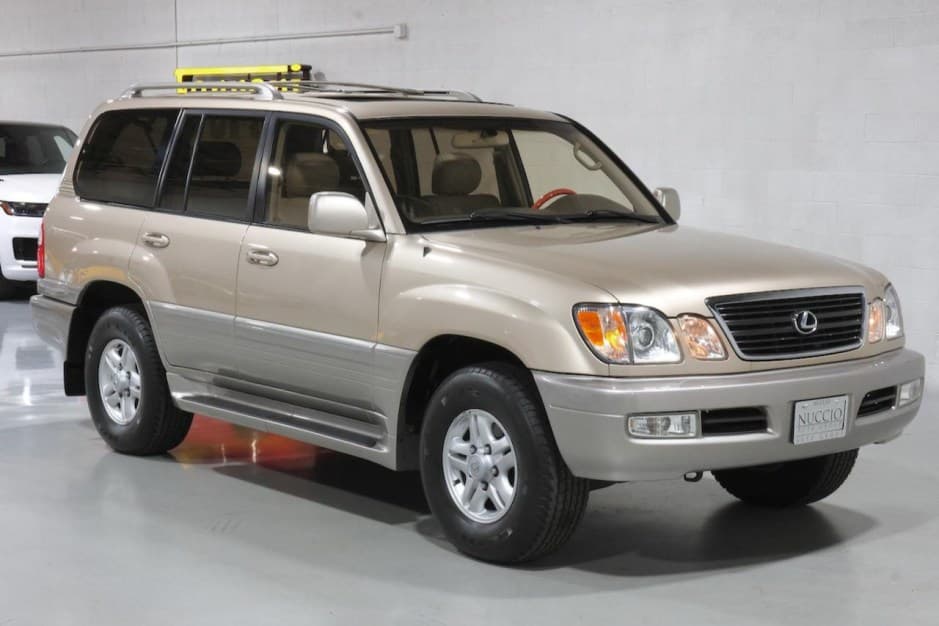 2000 Lexus LX470 sold for $30,138