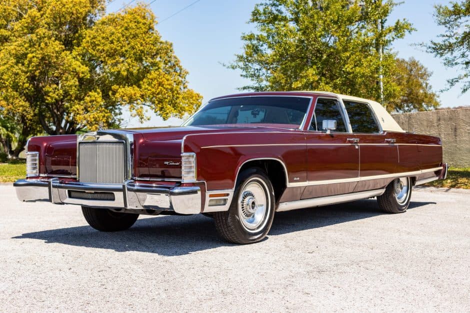 1977 Lincoln Continental (1970-1979) sold for $13,000