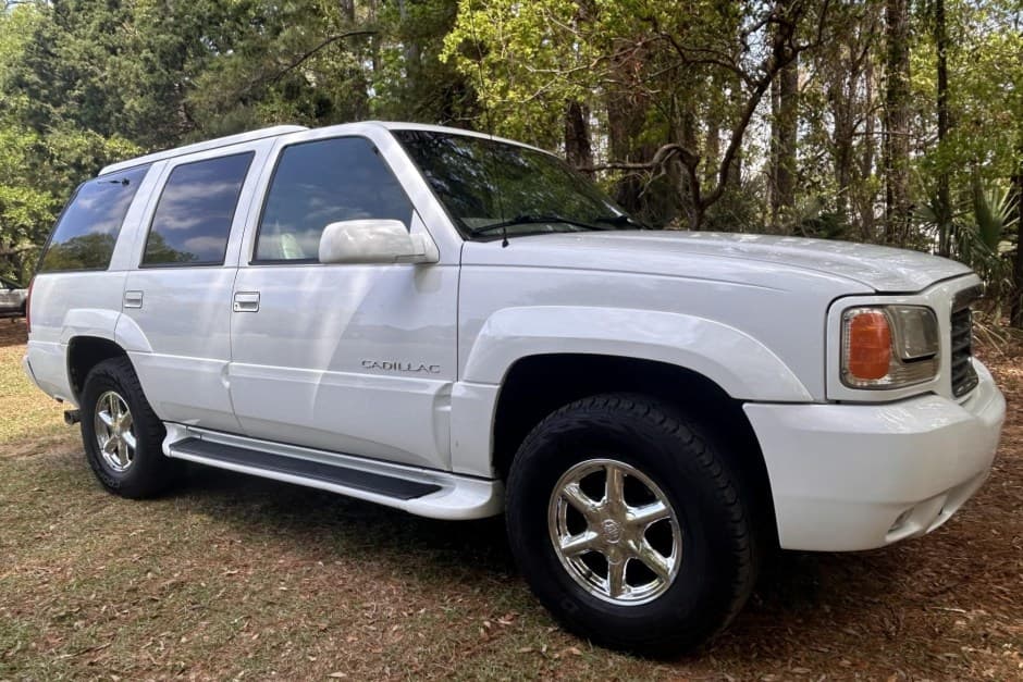 1999 Cadillac Escalade GMT400 (1999-2000) sold for $9,150