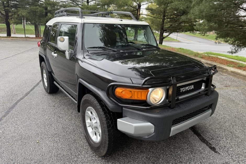 2007 Toyota FJ Cruiser sold for $7,433