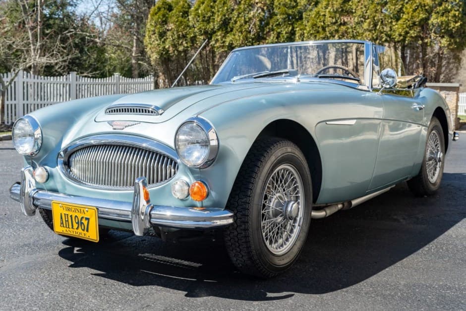 1967 Austin-Healey 3000 sold for $40,100