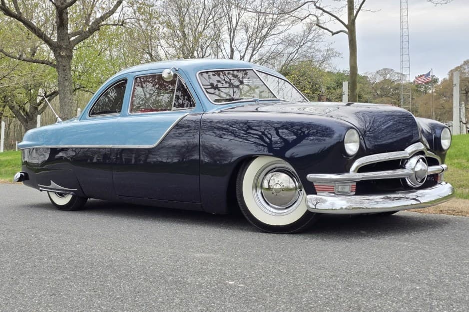 1950 Ford Shoebox sold for $25,250