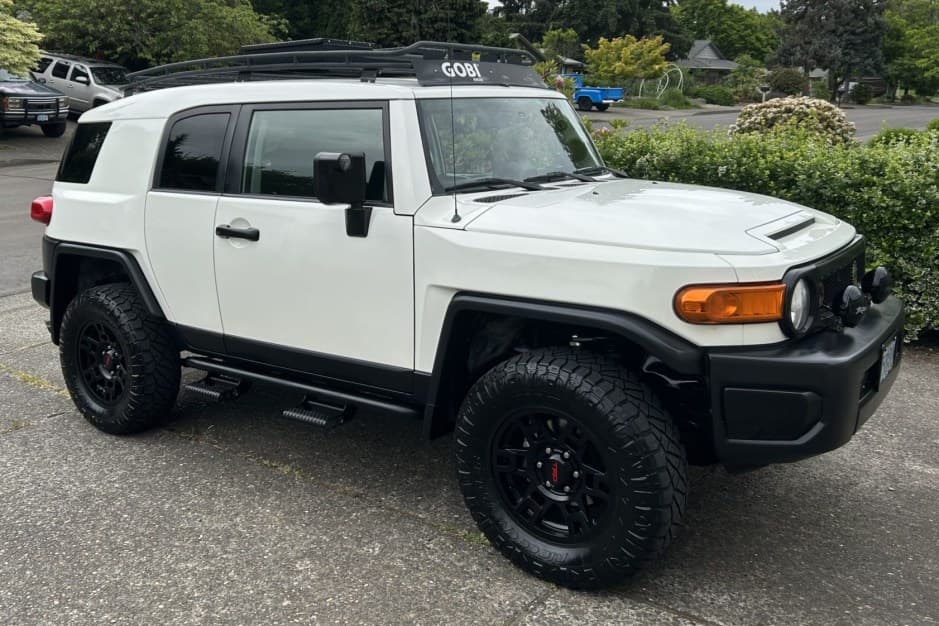 2008 Toyota FJ Cruiser sold for $33,000