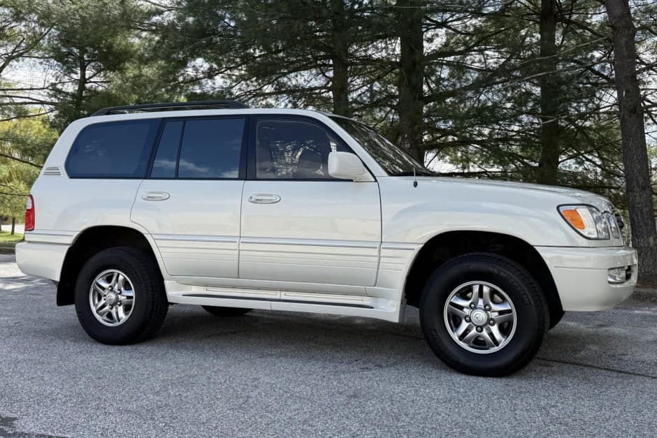 2001 Lexus LX470 sold for $19,888