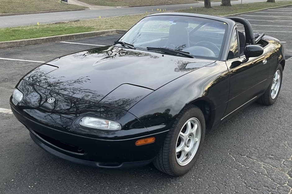 1996 Mazda NA MX-5 Miata sold for $9,100