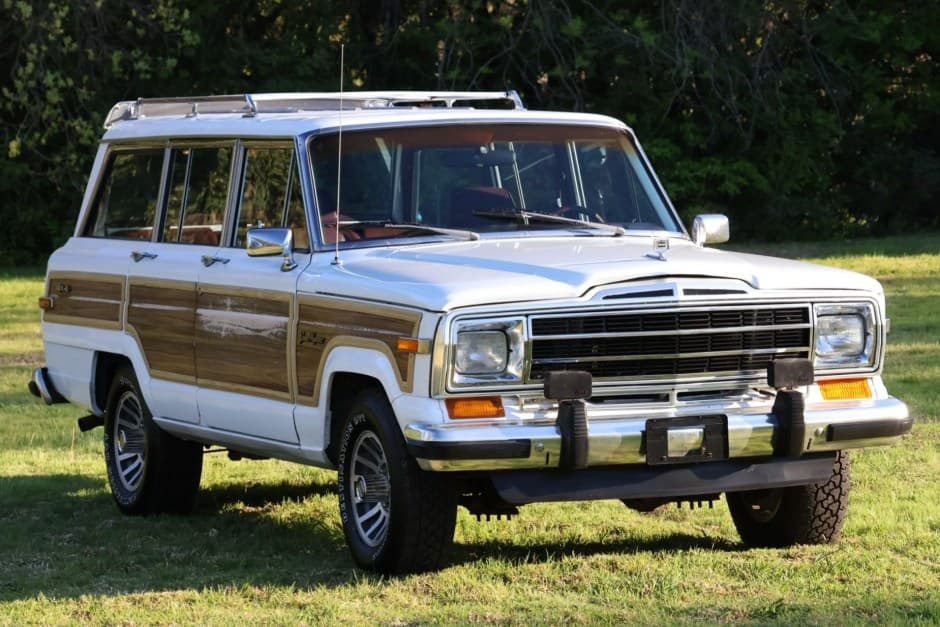 1990 Jeep SJ Grand Wagoneer sold for $18,000