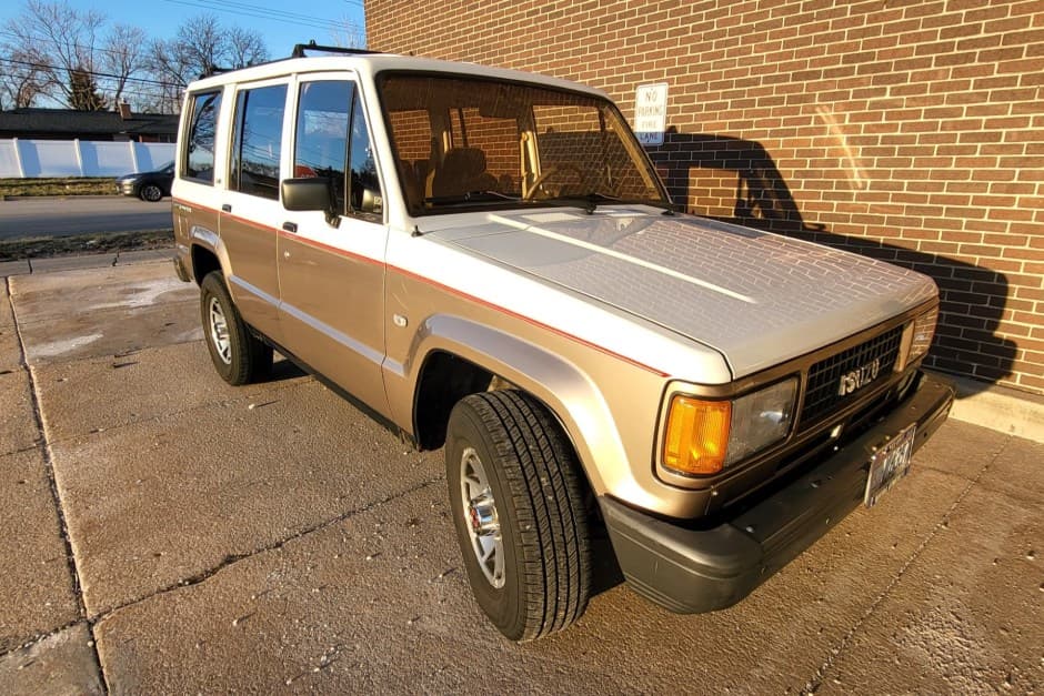 1988 Isuzu Trooper sold for $7,700
