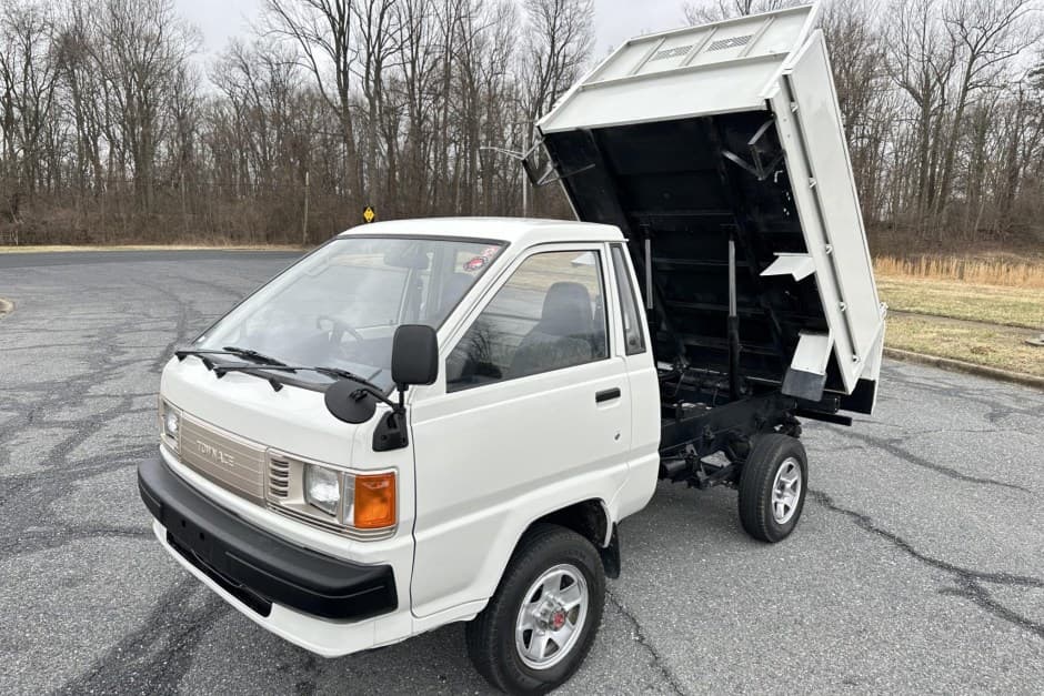 1989 Toyota LiteAce & TownAce sold for $15,089