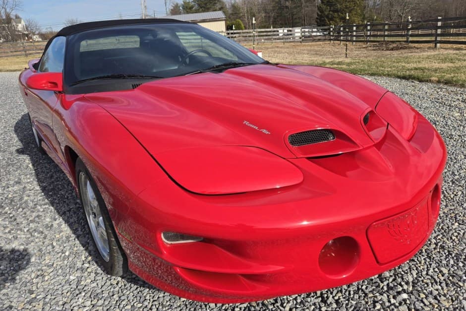 2002 Pontiac Firebird (1993-2002) sold for $28,750