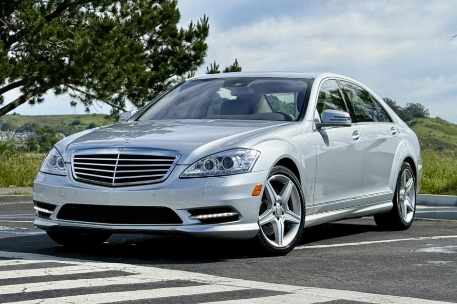 2010 Mercedes-Benz W221 S-Class sold for $20,000