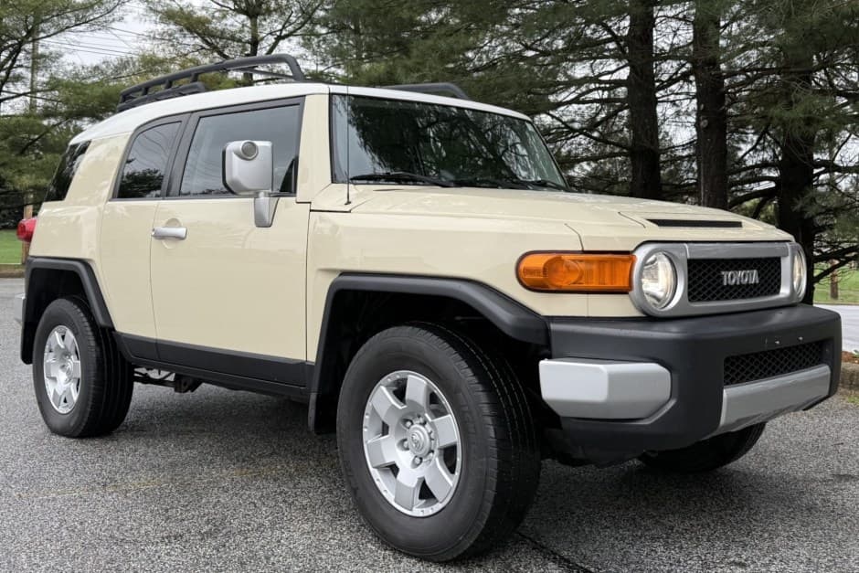 2008 Toyota FJ Cruiser sold for $8,600