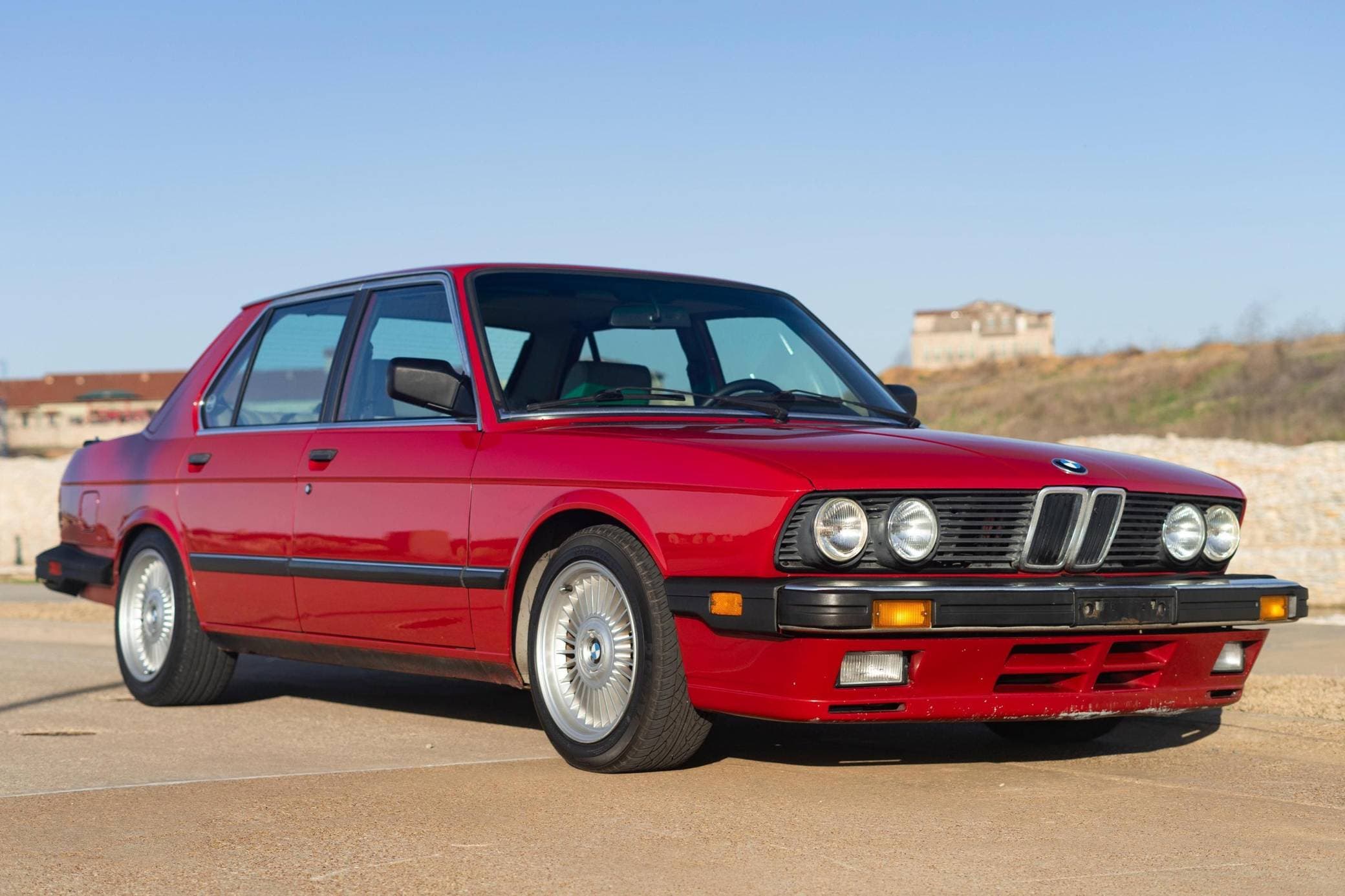 1985 BMW 5 Series sold for $9,500