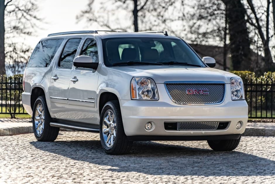 2012 GMC Yukon GMT900 sold for $23,750