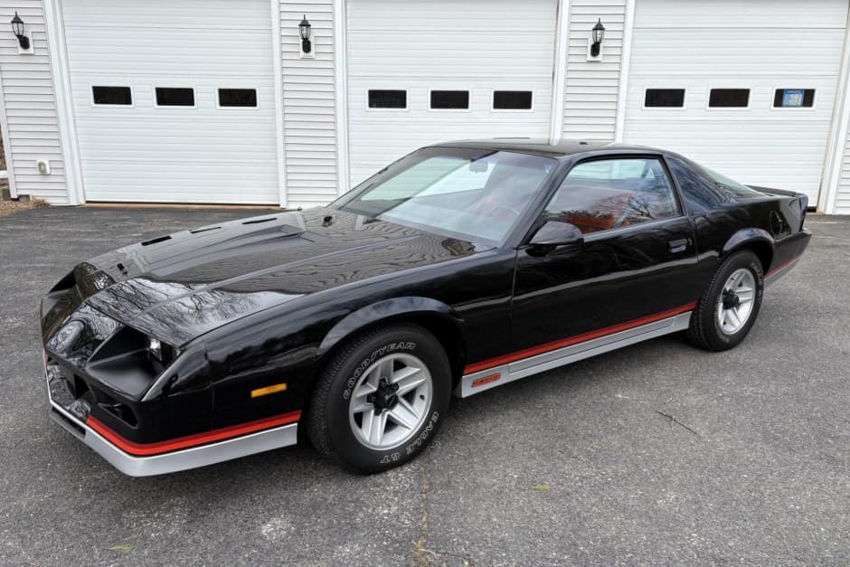 1983 Chevrolet Camaro 3rd Generation 1982-1992 sold for $17,078