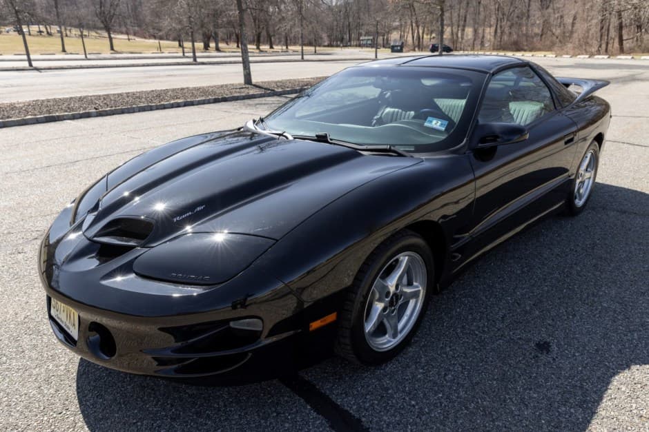 1998 Pontiac Firebird (1993-2002) sold for $21,000