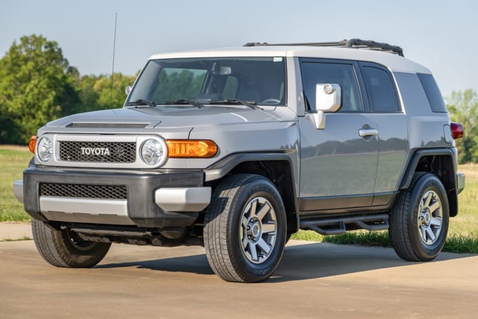 2014 Toyota FJ Cruiser sold for $33,000