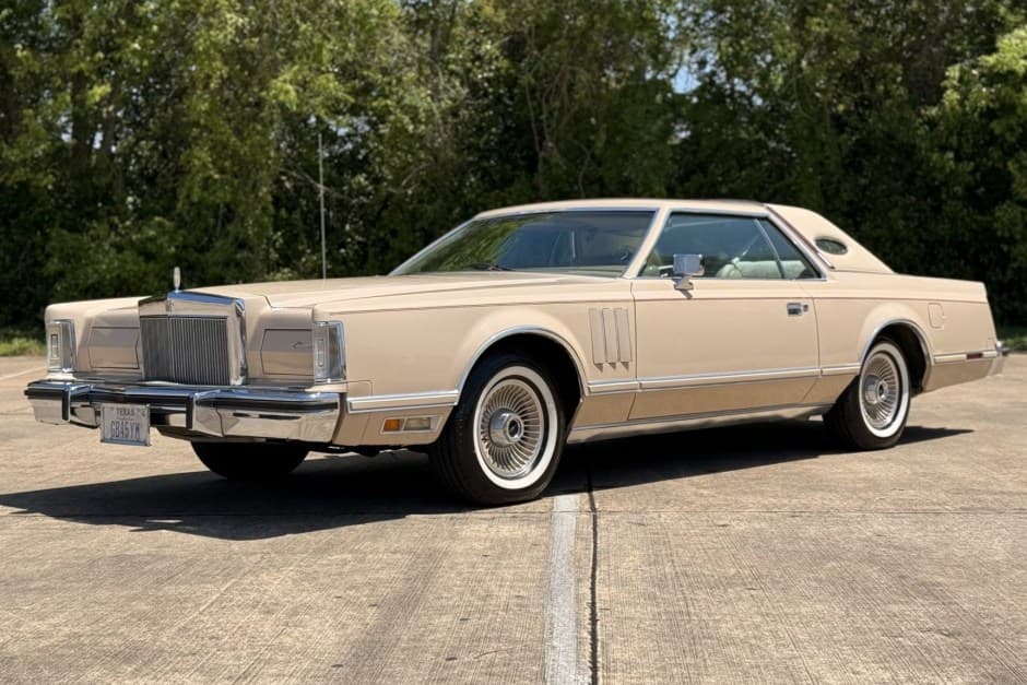 1979 Lincoln Continental Mark V (1977-1979) sold for $7,250