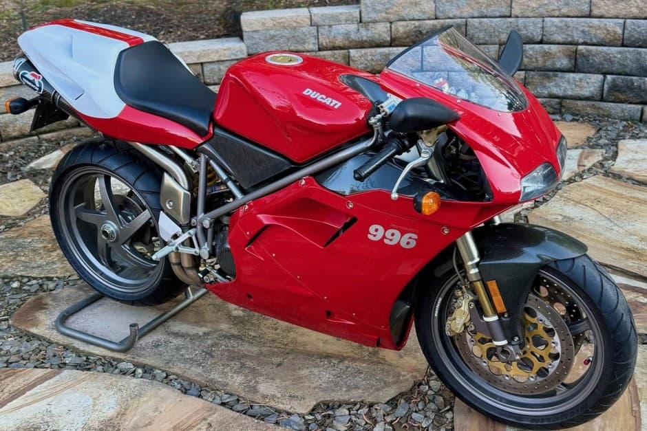 2000 Ducati 996 sold for $22,100