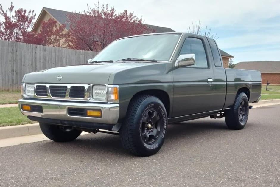 1995 Nissan Pickup sold for $7,700