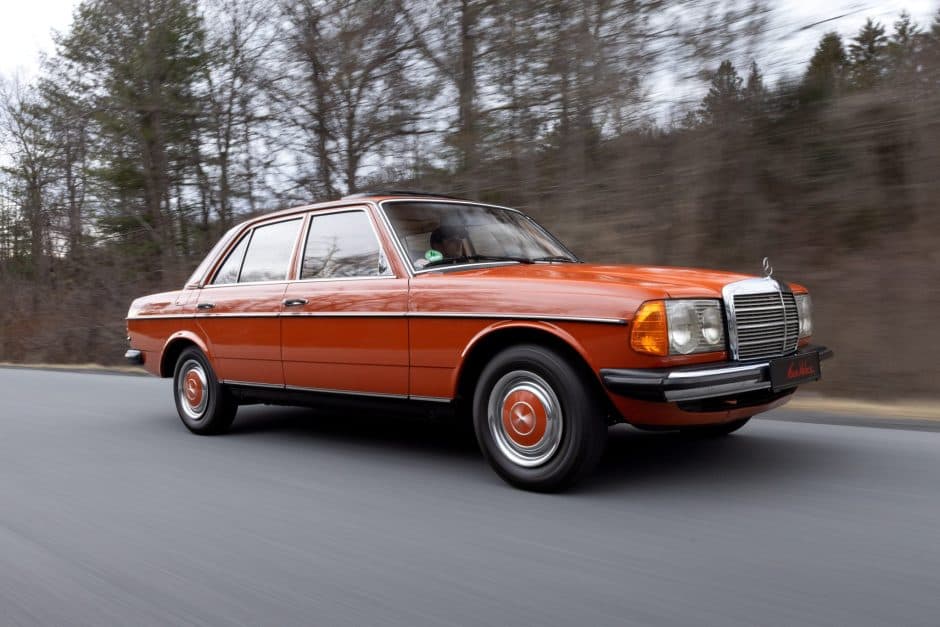 1980 Mercedes-Benz W123 sold for $26,000