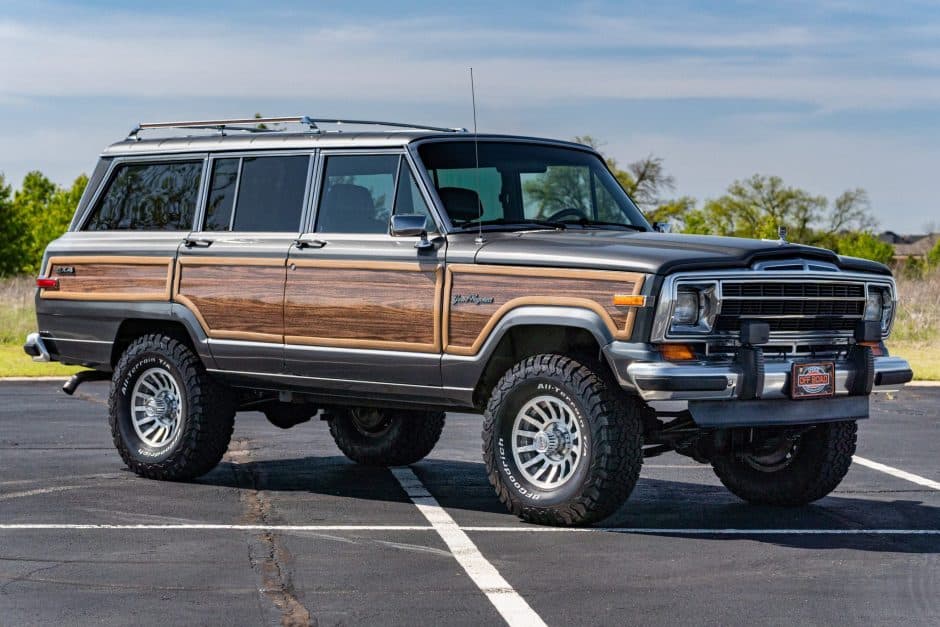 1990 Jeep SJ Grand Wagoneer sold for $33,500