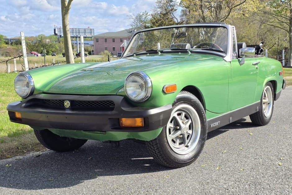 1976 MG Midget sold for $3,050