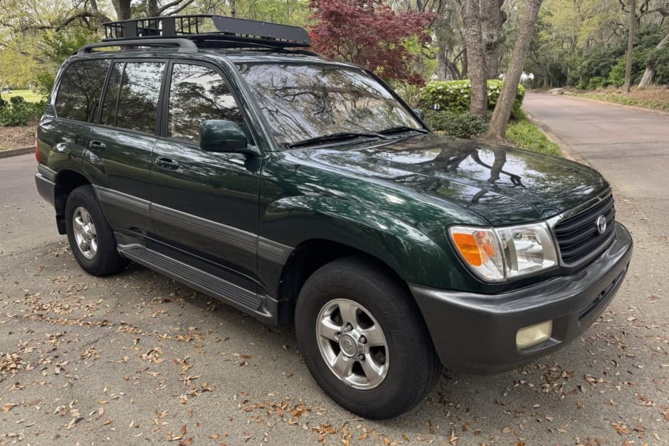 2001 Toyota Land Cruiser 100-Series sold for $10,850