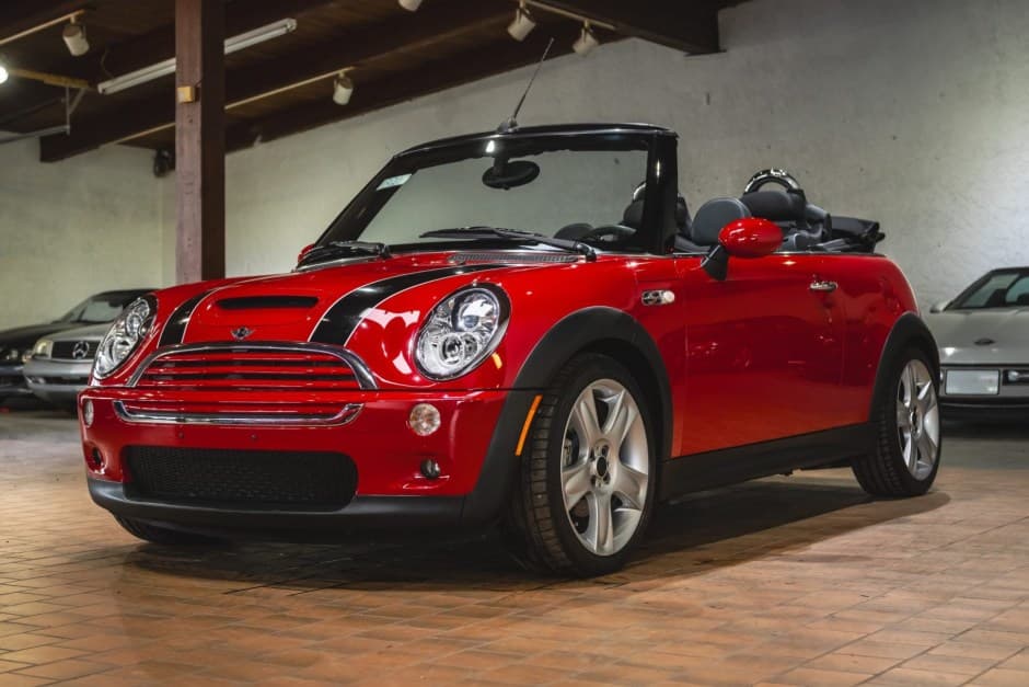 2005 Mini R52 Cooper Convertible sold for $13,000